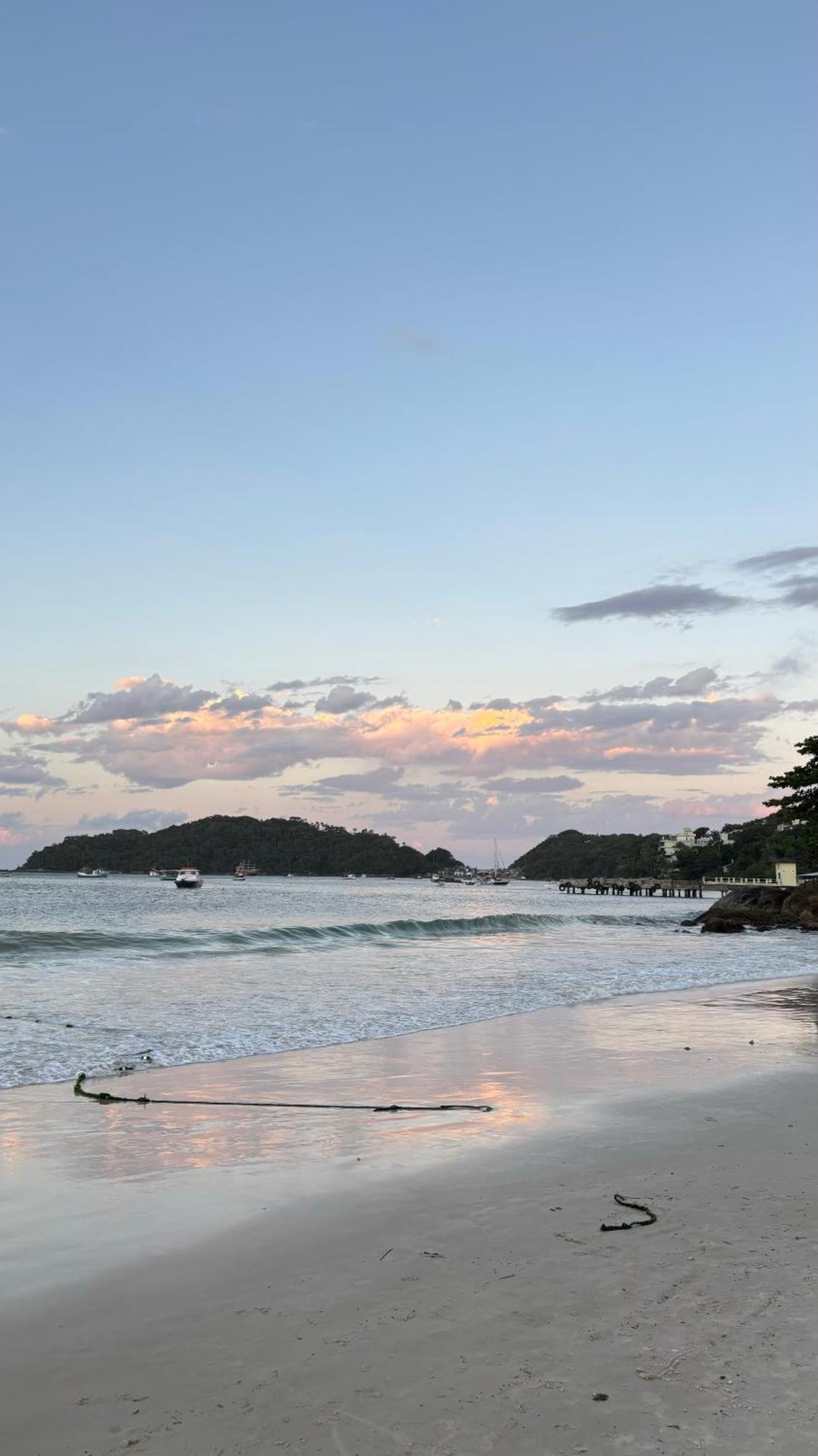 Apto Em Condominio No Centro De Bombinhas, Proximo Da Praia Esterno foto